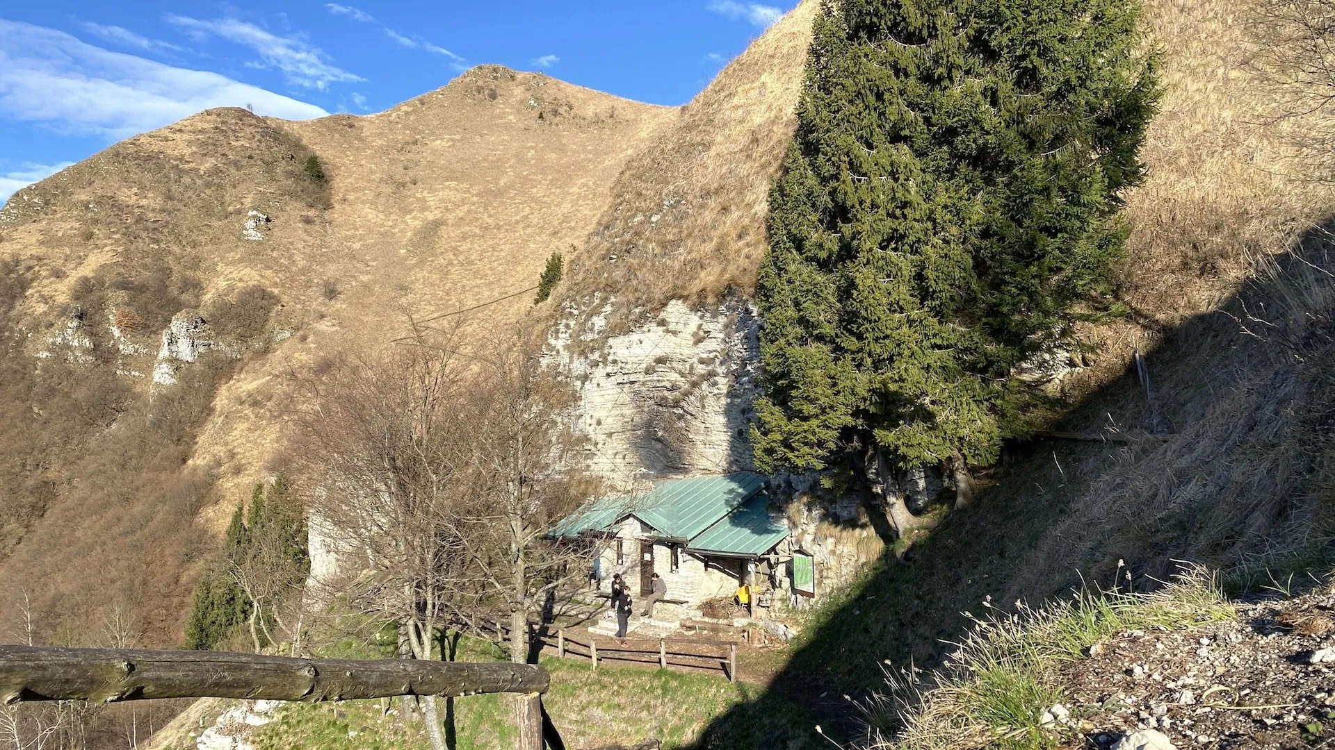 bivacco-dei-loff_prealpi-trevigiane_bivacco-loff-passo-san-boldo